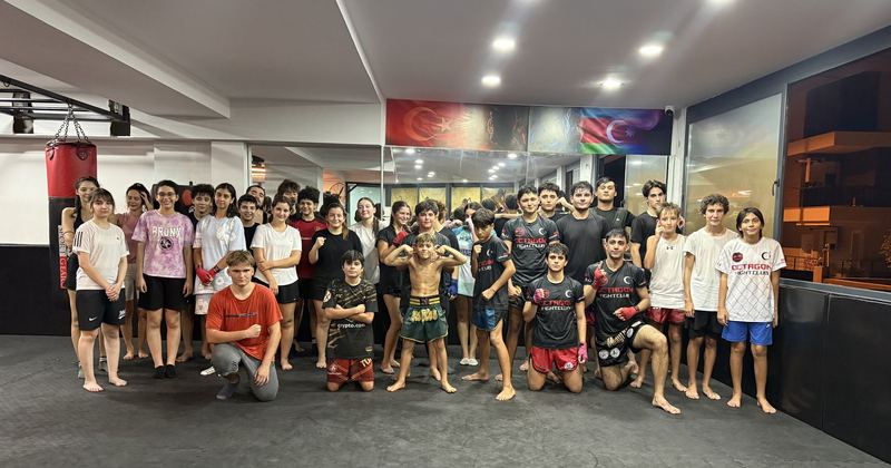 Kick Boks ve Muay Thai sınıfı, toplu fotoğraf